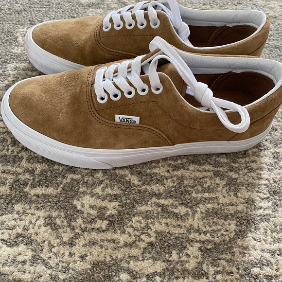 VANS SUEDE SNEAKERS - Women’s size 8.
Comfortable. “IN STYLE” color. - Picture 4 of 5